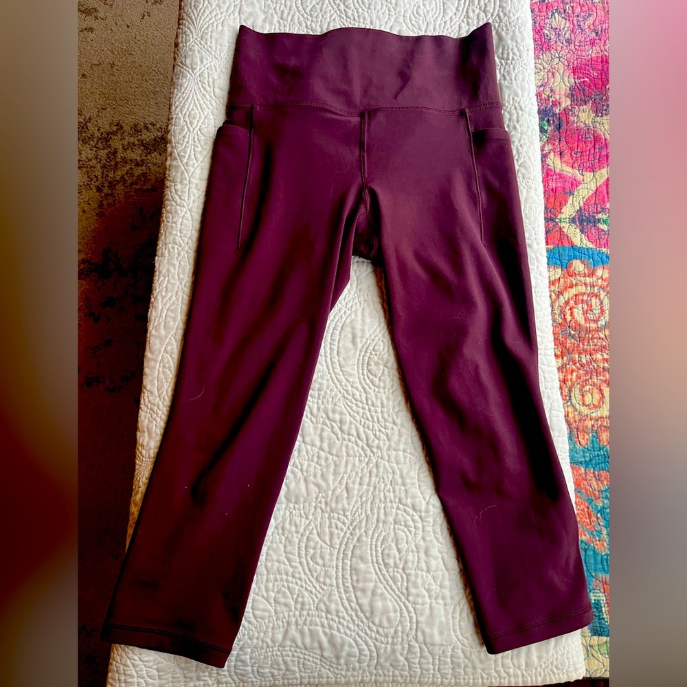 Athleta Salutation Stash Pocket II Capris  ( worn once hand washed ) S/P